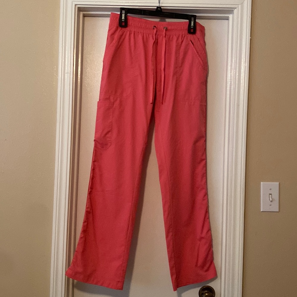 Med couture women’s scrub pants; good condition